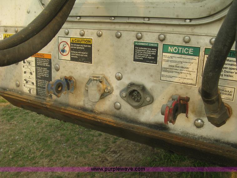 image for item J2848 2008 Wilson DWBT-600 Patriot belt trailer