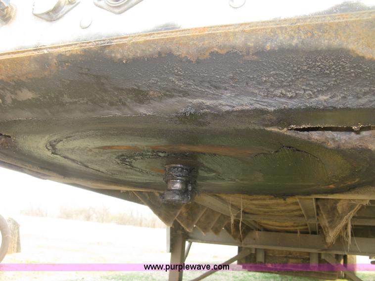 image for item J2848 2008 Wilson DWBT-600 Patriot belt trailer