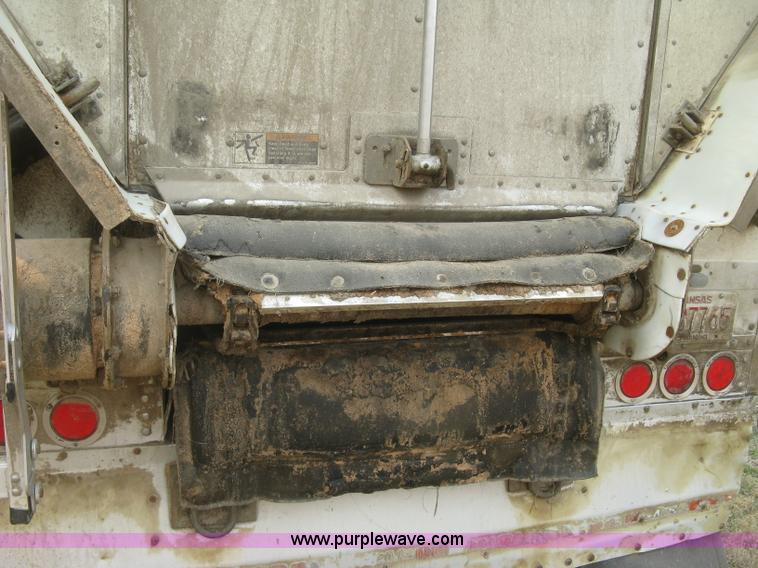 image for item J2848 2008 Wilson DWBT-600 Patriot belt trailer