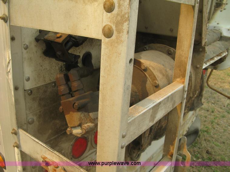 image for item J2848 2008 Wilson DWBT-600 Patriot belt trailer