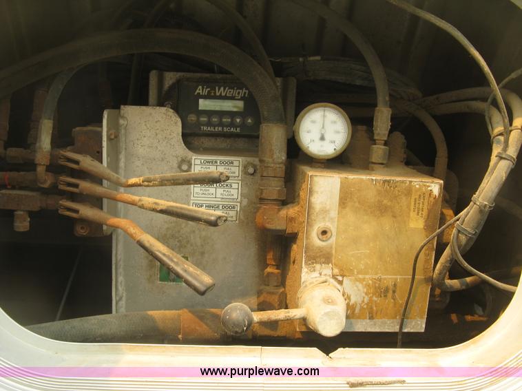 image for item J2848 2008 Wilson DWBT-600 Patriot belt trailer