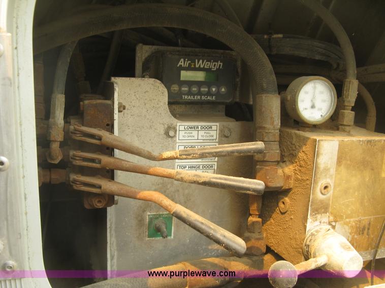 image for item J2848 2008 Wilson DWBT-600 Patriot belt trailer