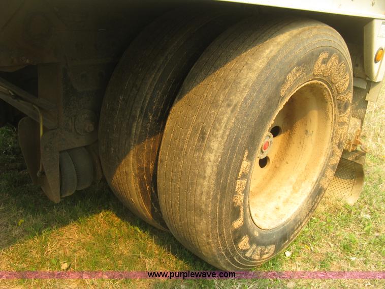 image for item J2848 2008 Wilson DWBT-600 Patriot belt trailer