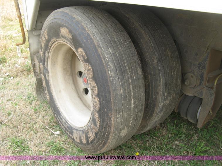 image for item J2848 2008 Wilson DWBT-600 Patriot belt trailer