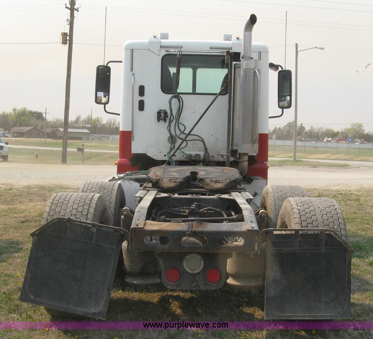 image for item J2849 2005 Freightliner Columbia semi truck