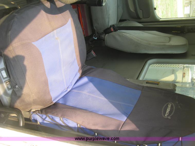 image for item J2849 2005 Freightliner Columbia semi truck