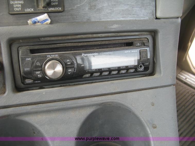 image for item J2849 2005 Freightliner Columbia semi truck