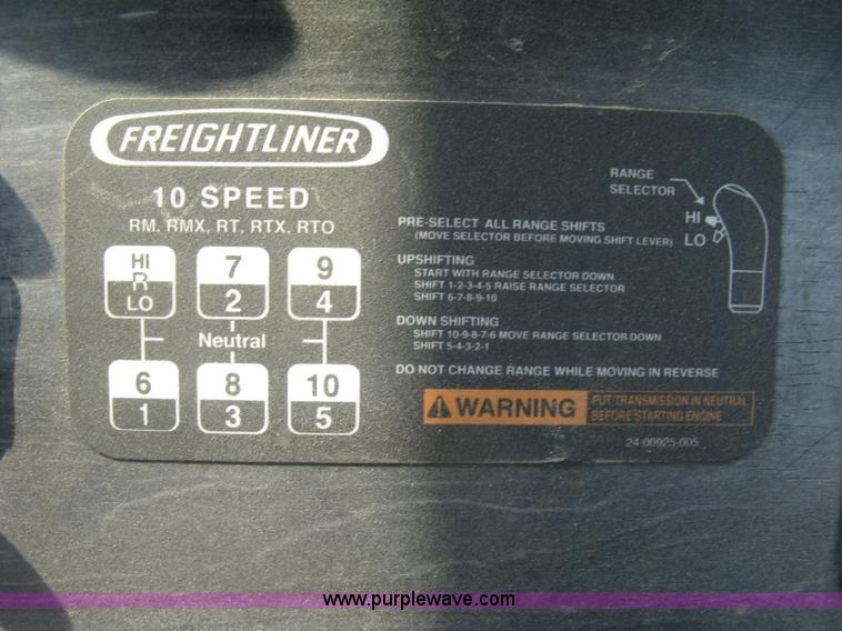 image for item J2849 2005 Freightliner Columbia semi truck