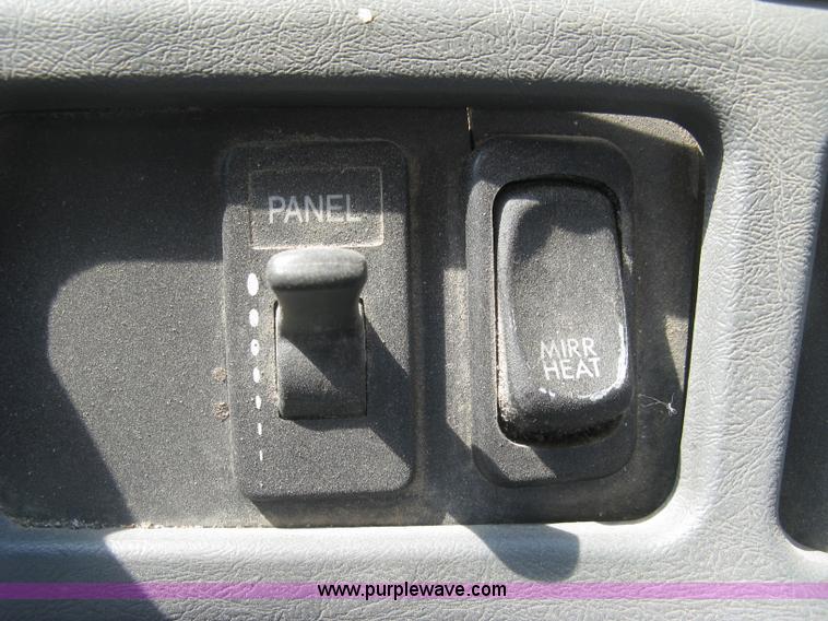 image for item J2849 2005 Freightliner Columbia semi truck