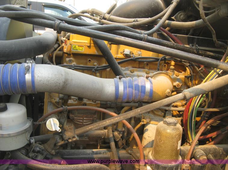 image for item J2849 2005 Freightliner Columbia semi truck