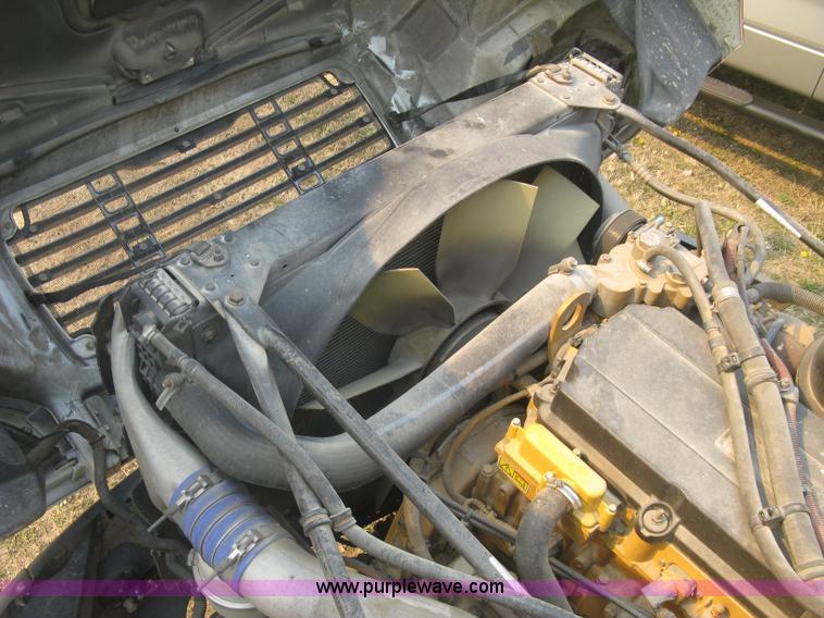 image for item J2849 2005 Freightliner Columbia semi truck