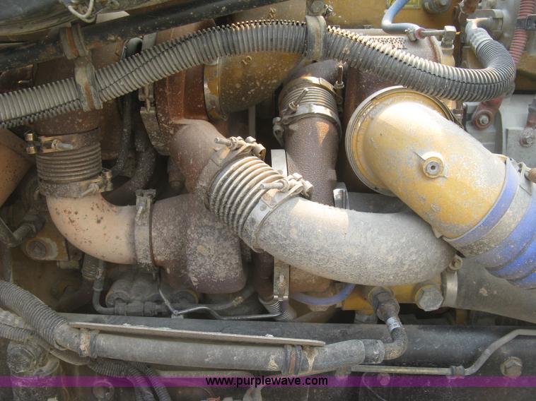 image for item J2849 2005 Freightliner Columbia semi truck