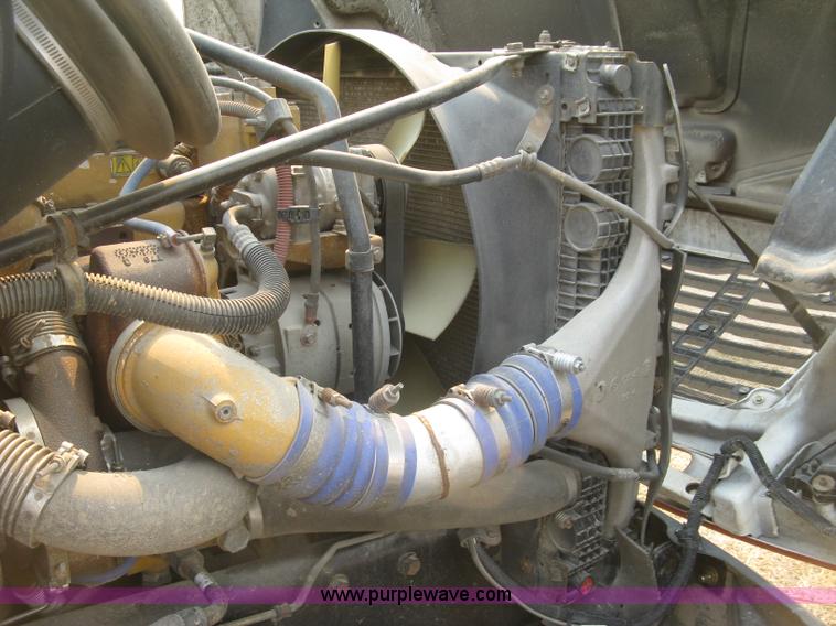 image for item J2849 2005 Freightliner Columbia semi truck