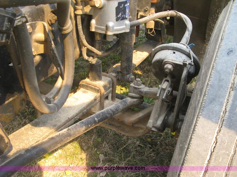 image for item J2849 2005 Freightliner Columbia semi truck