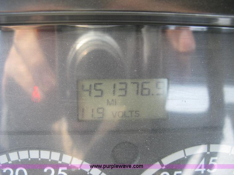 image for item J2849 2005 Freightliner Columbia semi truck