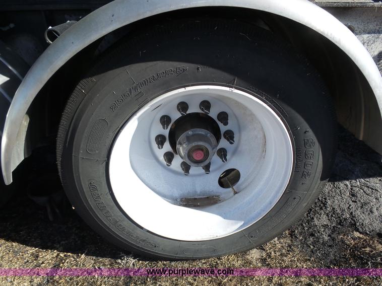 image for item J6149 2016 JD Skiles Pit Stop equipment trailer