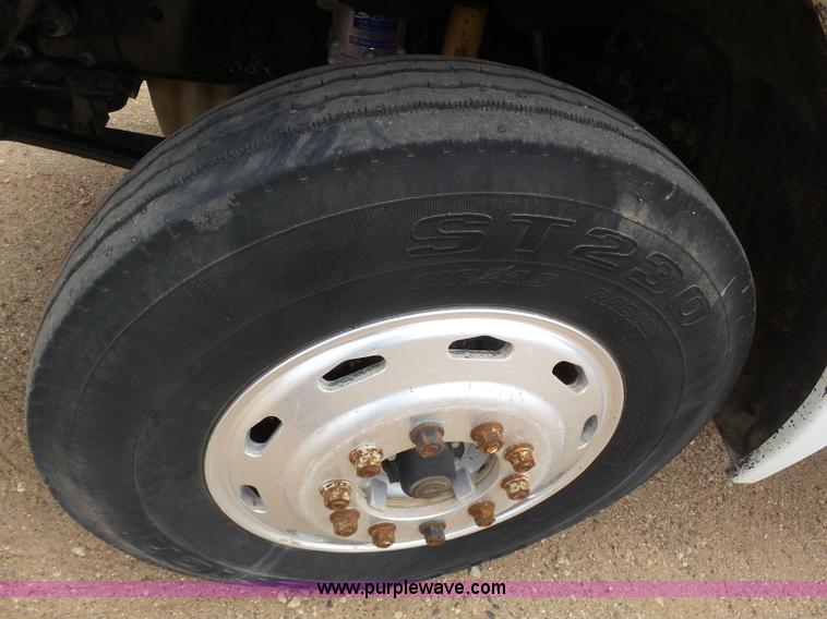 image for item J6156 2007 Freightliner Columbia semi truck