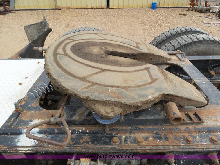 image for item J6156 2007 Freightliner Columbia semi truck