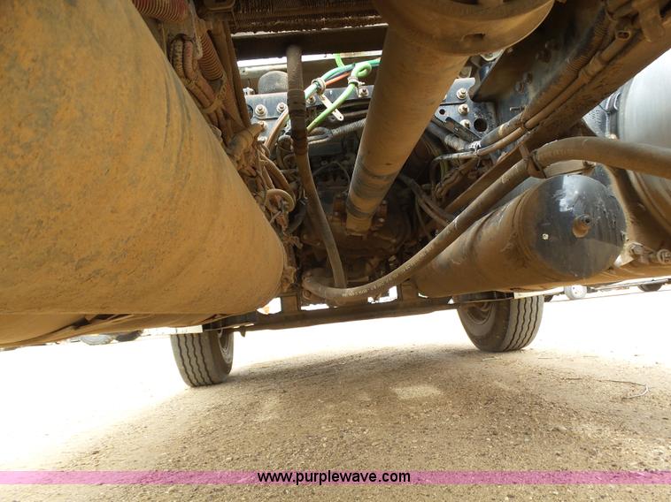 image for item J6156 2007 Freightliner Columbia semi truck