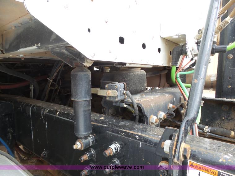 image for item J6156 2007 Freightliner Columbia semi truck