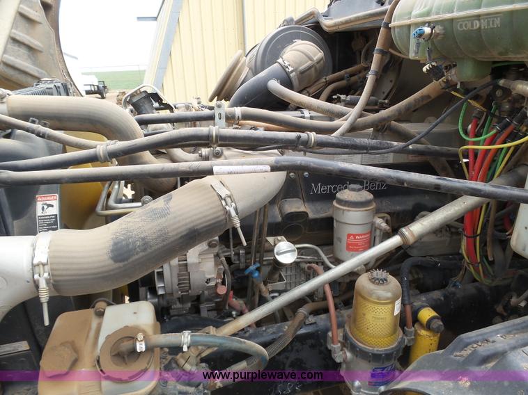 image for item J6156 2007 Freightliner Columbia semi truck