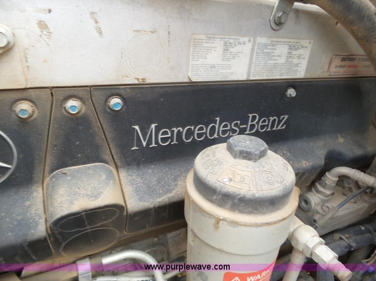 image for item J6156 2007 Freightliner Columbia semi truck