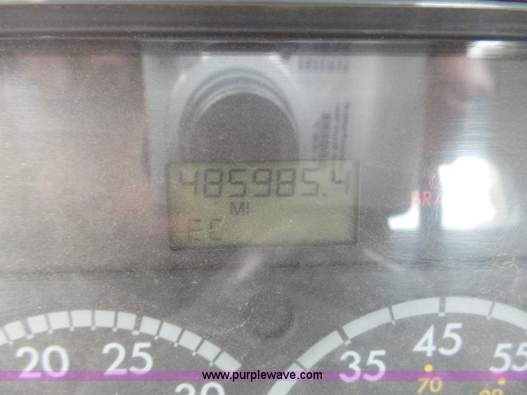 image for item J6156 2007 Freightliner Columbia semi truck