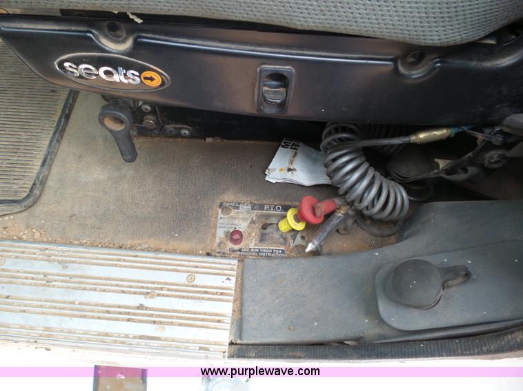 image for item J6156 2007 Freightliner Columbia semi truck