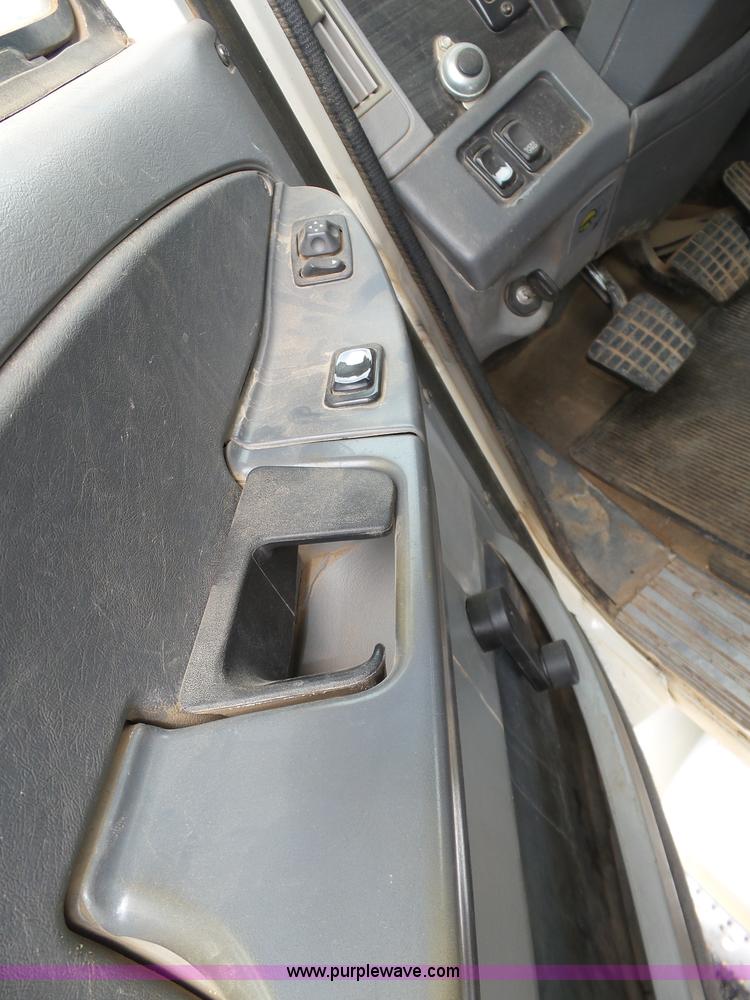 image for item J6156 2007 Freightliner Columbia semi truck