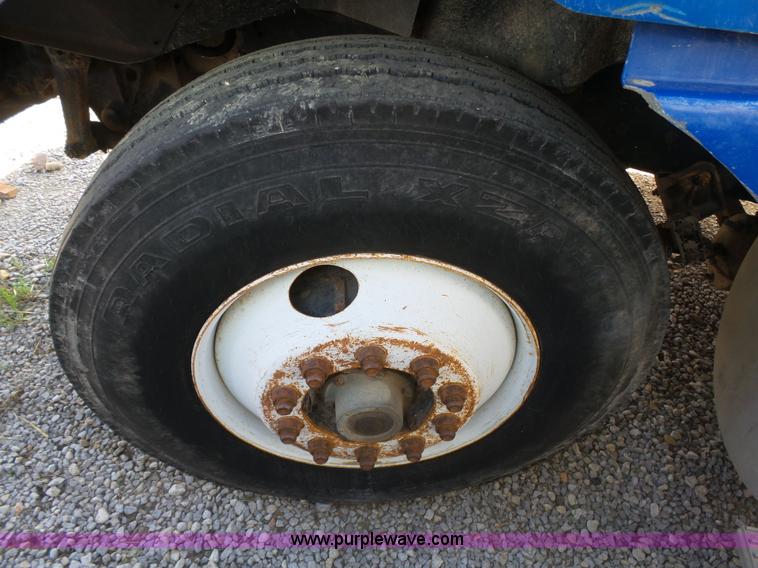 image for item J6162 1993 International 9200 semi truck