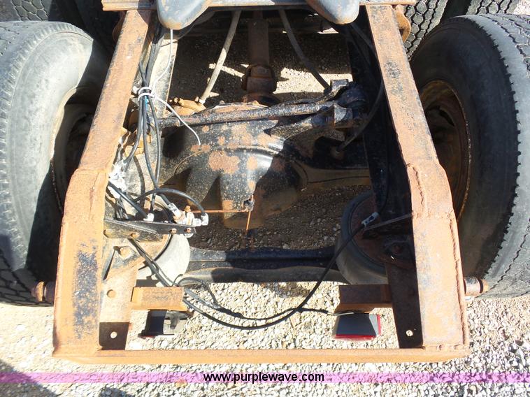 image for item J6162 1993 International 9200 semi truck