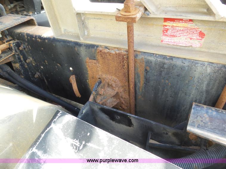 image for item J6162 1993 International 9200 semi truck