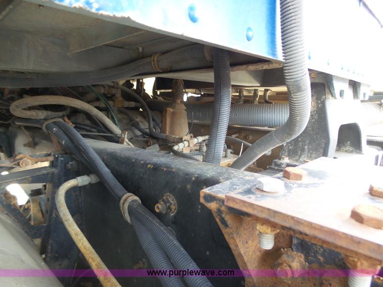 image for item J6162 1993 International 9200 semi truck