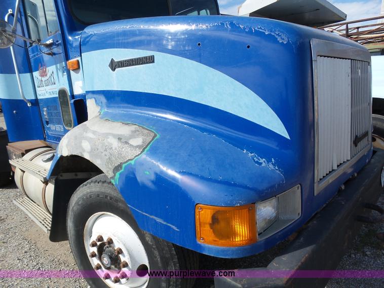image for item J6162 1993 International 9200 semi truck