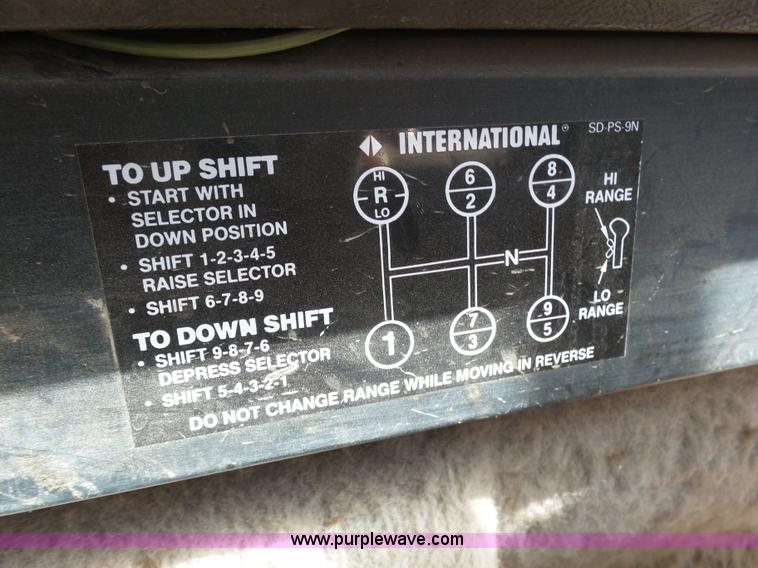 image for item J6162 1993 International 9200 semi truck