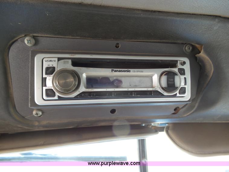 image for item J6162 1993 International 9200 semi truck