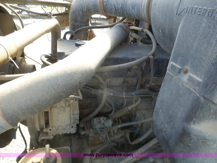 image for item J6162 1993 International 9200 semi truck