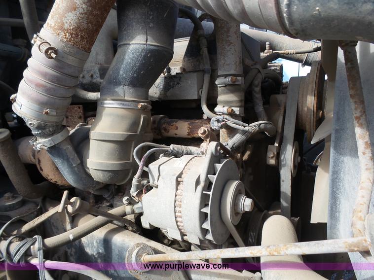 image for item J6162 1993 International 9200 semi truck