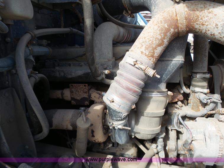 image for item J6162 1993 International 9200 semi truck