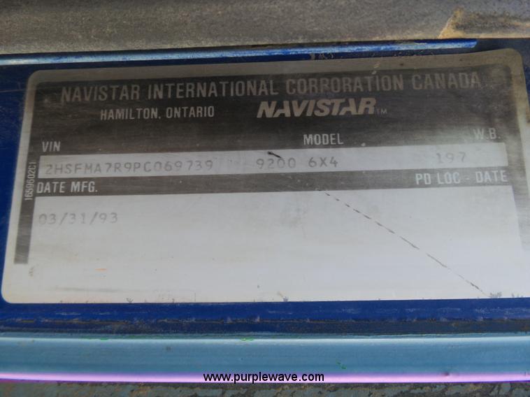 image for item J6162 1993 International 9200 semi truck