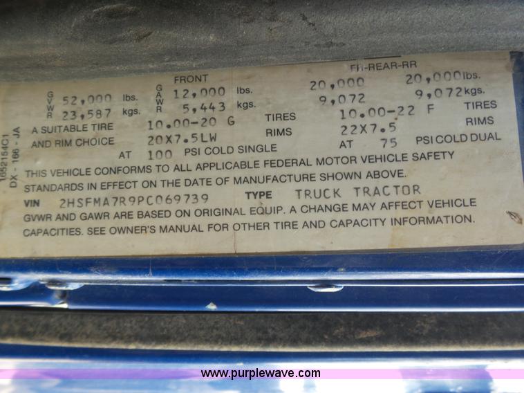 image for item J6162 1993 International 9200 semi truck