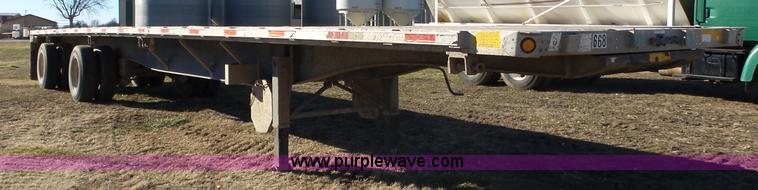 image for item J7646 2000 Utility flatbed trailer