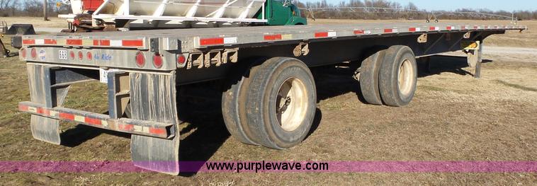 image for item J7646 2000 Utility flatbed trailer