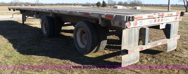 image for item J7646 2000 Utility flatbed trailer