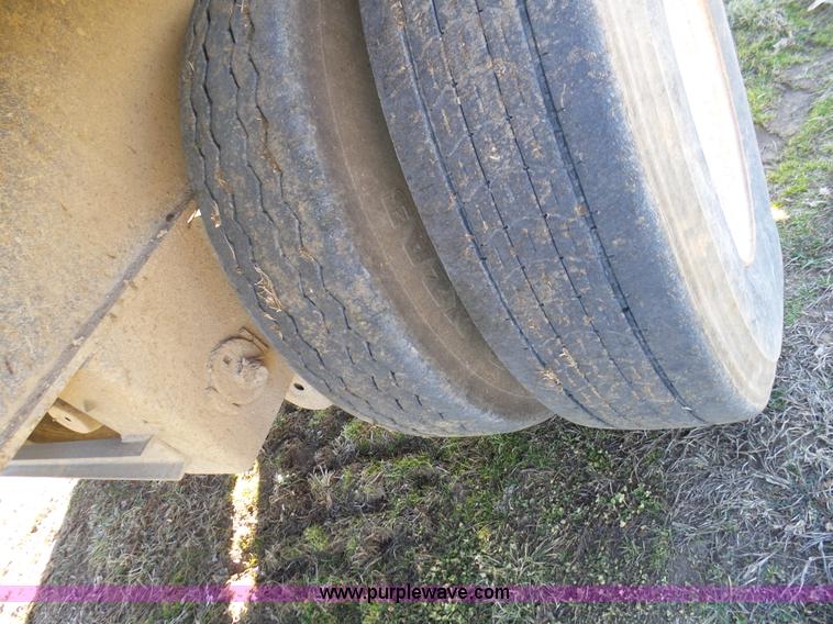 image for item J7646 2000 Utility flatbed trailer