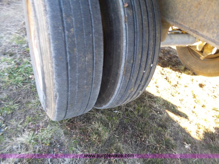 image for item J7646 2000 Utility flatbed trailer