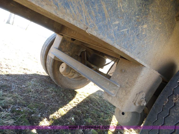 image for item J7646 2000 Utility flatbed trailer