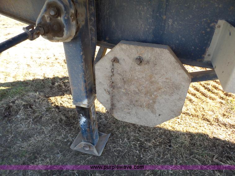 image for item J7646 2000 Utility flatbed trailer