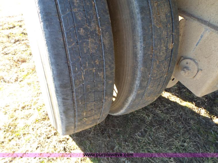 image for item J7646 2000 Utility flatbed trailer