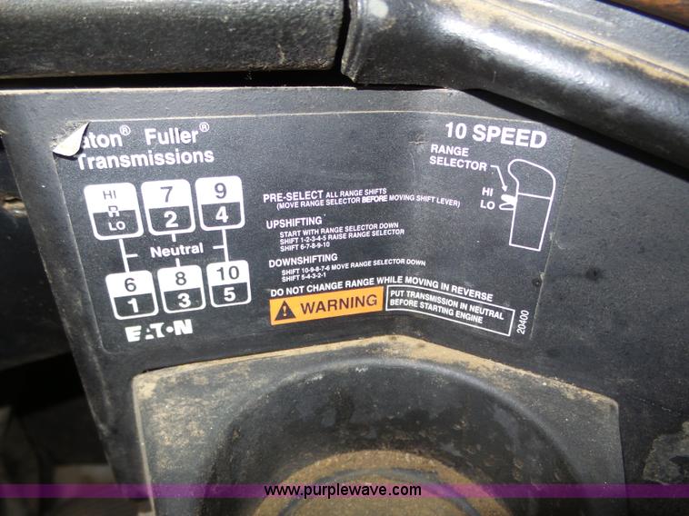 image for item J8966 1998 Freightliner FLD120 semi truck